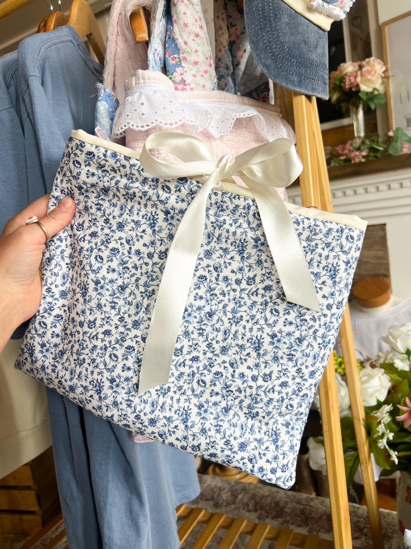 Blue Floral Bible Sleeve